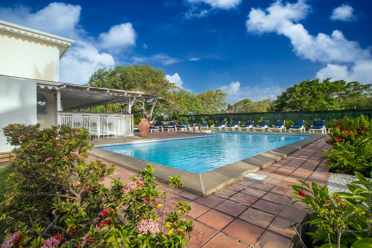 2 Location-villa-Martinique_ jardin et piscine